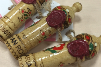 玫瑰精油可以直接涂脸上吗?谁能介绍一款安全的玫瑰精油? 玫瑰精油可以直接涂脸上吗?谁能介绍一款安全的玫瑰精油?