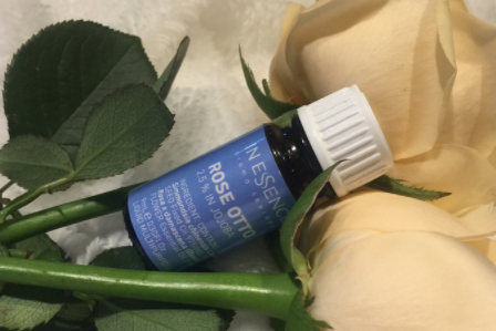 玫瑰精油怎么用在脸上?推荐一款好用的玫瑰精油? 玫瑰精油怎么用在脸上?推荐一款好用的玫瑰精油?