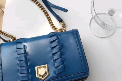 小ck编织链条包容量大吗?有单独卡包吗? 小ck编织链条包容量大吗?有单独卡包吗?