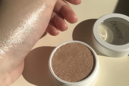 colourpop高光试色?好推开吗? colourpop高光试色?好推开吗?