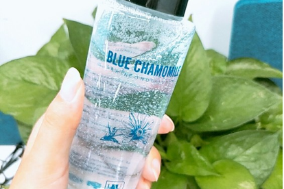 泰国uau蓝甘菊爽肤水敏感肌可以用吗？补水效果如何？