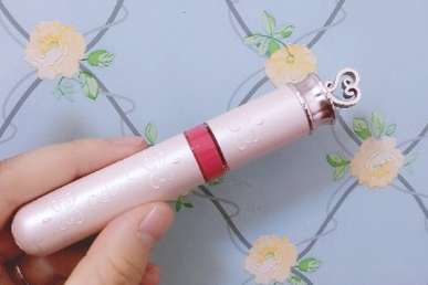 巧迪尚惠蝶恋唇蜜乳好用吗?推荐两款色号? 巧迪尚惠蝶恋唇蜜乳好用吗?推荐两款色号?