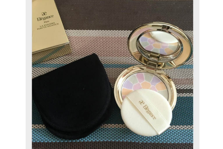 e大饼哪个色号最好看？Elegance极致欢颜蜜粉饼适合干皮吗？