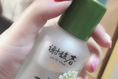 谢馥春掌上名姝系列水乳主打保湿吗?会有油腻感吗? 谢馥春掌上名姝系列水乳主打保湿吗?会有油腻感吗?