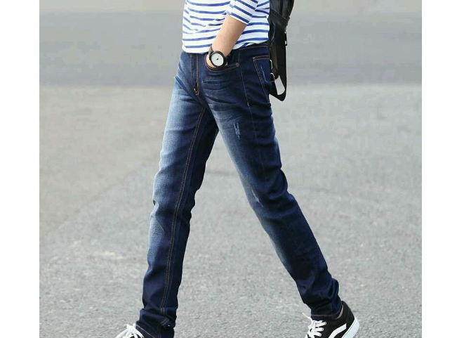 男式牛仔裤图片?男牛仔裤配什么上衣好看图片? 男式牛仔裤图片?男牛仔裤配什么上衣好看图片?