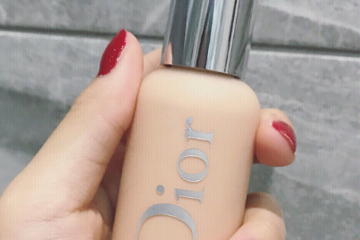 Dior小奶瓶粉底液使用感轻薄吗？上脸自然吗？