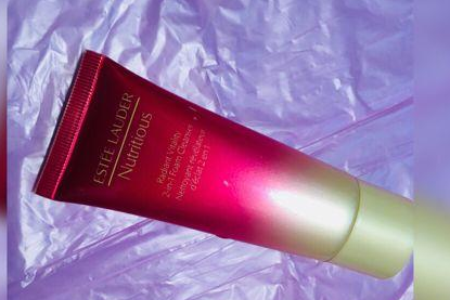 雅诗兰黛红石榴洗面奶质地如何?保湿效果好吗? 雅诗兰黛红石榴洗面奶质地如何?保湿效果好吗?