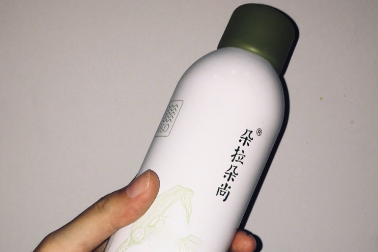 朵拉朵尚薏仁保湿补水喷雾是雾状吗?持久性怎么样? 朵拉朵尚薏仁保湿补水喷雾是雾状吗?持久性怎么样?