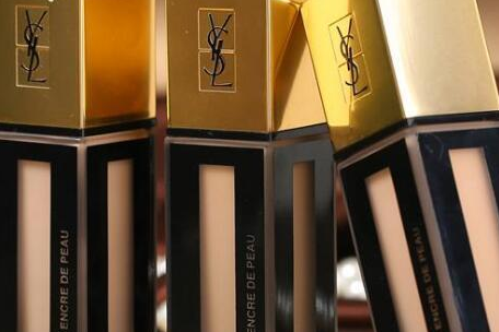 YSL圣罗兰羽毛粉底液有几款色系?怎么使用? YSL圣罗兰羽毛粉底液有几款色系?怎么使用?