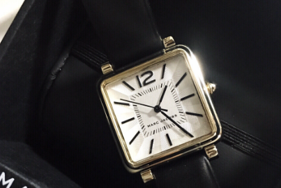 Marc Jacobs复古方形小众手表设计的好困吗?价格大约多少? Marc Jacobs复古方形小众手表设计的好困吗?价格大约多少?