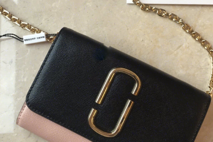 Marc Jacobs链条包材质是牛皮吗?质量好吗? Marc Jacobs链条包材质是牛皮吗?质量好吗?