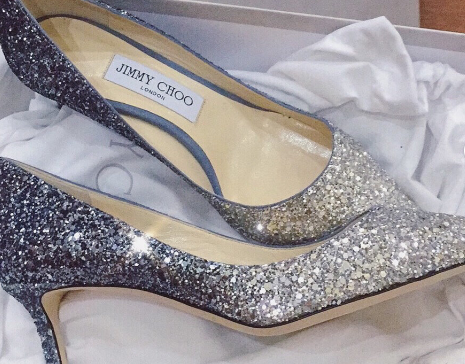 Jimmy Choo冰雪奇缘渐变蓝款式如何?好搭衣服吗? Jimmy Choo冰雪奇缘渐变蓝款式如何?好搭衣服吗?