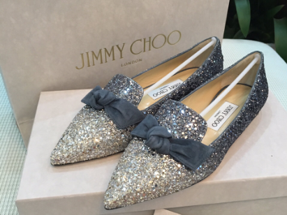 jimmy choo冰雪奇缘平底鞋款式好吗？设计感怎么样？