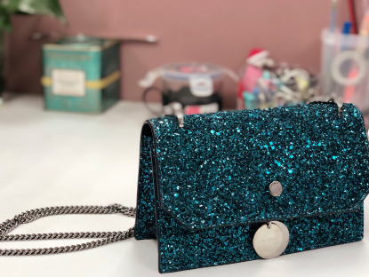 Jimmy Choo链条包价格多少？好搭衣服吗？