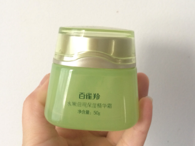 百雀羚湿精华霜适合油皮吗？可以改善闭口吗？