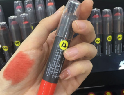 梦妆蜡笔口红12和16色号很火吗？好看吗？