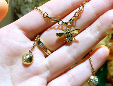 施华洛世奇小蜜蜂手链好看吗?价格多少? 施华洛世奇小蜜蜂手链好看吗?价格多少?