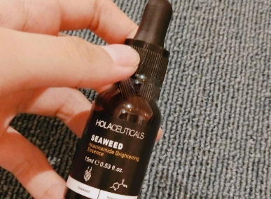 赫拉海藻烟酰胺原液质地如何？有提亮效果吗？