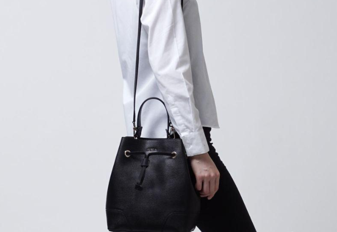 furla水桶包上身图? furla水桶包上身图?