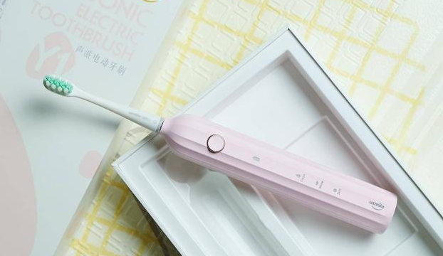 usmile y1和u1哪个好用?usmile电动牙刷y1充电？