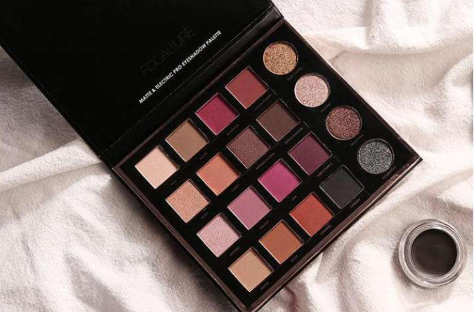 菲鹿儿18色眼影教程?菲鹿儿眼影3号色搭配? 菲鹿儿18色眼影教程?菲鹿儿眼影3号色搭配?