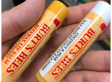 小蜜蜂润唇膏怎么样？使用感滋润吗？