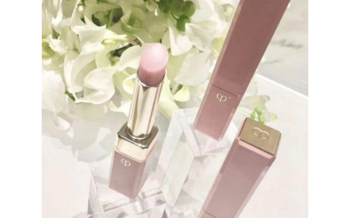 CPB樱花粉变色润唇膏怎么样?味道好闻吗? CPB樱花粉变色润唇膏怎么样?味道好闻吗?