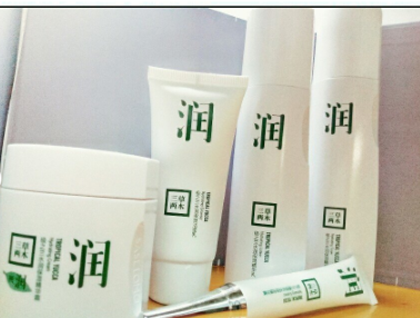 三草两木秋实补水套盒有哪些单品？使用感怎么样？