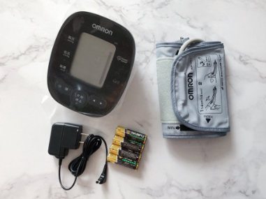 欧姆龙U31血压计带语音吗？使用过程有提示吗？