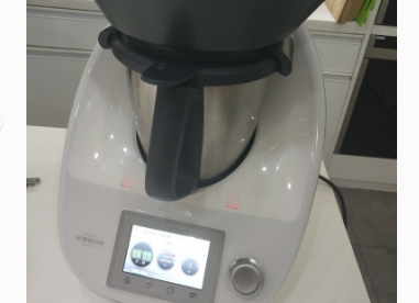 福维克料理机可以同时做几个菜吗？还能自动洗锅吗？