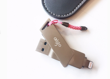 爱国者的U盘怎么样?可以一边插手机一边插电脑? 爱国者的U盘怎么样?可以一边插手机一边插电脑?