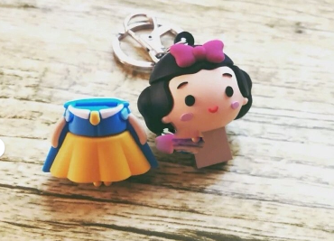 白雪公主U盘几个G？方便携带吗？