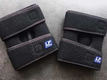 LP护膝加了海绵吗?好用吗? LP护膝加了海绵吗?好用吗?