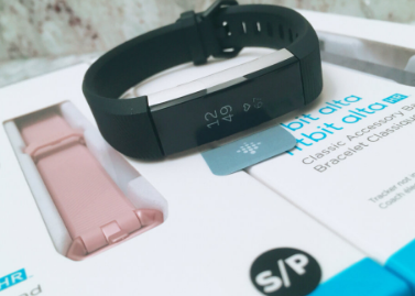 Fitbit智能手环有哪些功能？好用吗？