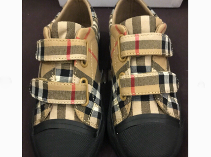 Burberry童鞋码数正吗？买的时候有什么注意的吗？