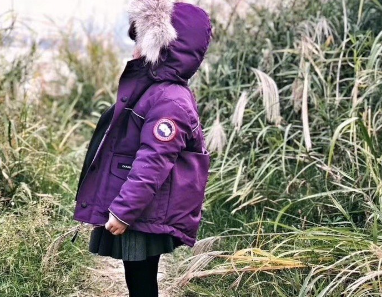 加拿大鹅儿童羽绒服为什么那么火？值得买吗？