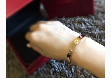 卡地亚手镯玫瑰金和黄金哪个好看?会磨损吗? 卡地亚手镯玫瑰金和黄金哪个好看?会磨损吗?