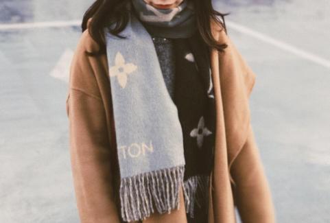 lv渐变羊绒围巾有标签吗?价格是多少? lv渐变羊绒围巾有标签吗?价格是多少?