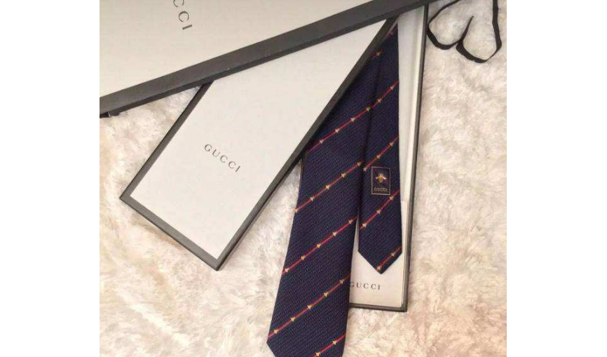 gucci小蜜蜂领带价格?gucci小蜜蜂领带蓝色好搭配吗? gucci小蜜蜂领带价格?gucci小蜜蜂领带蓝色好搭配吗?