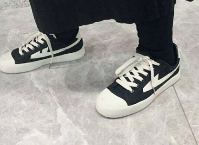 回力麻将款的鞋子是什么样的?穿着舒适吗? 回力麻将款的鞋子是什么样的?穿着舒适吗?