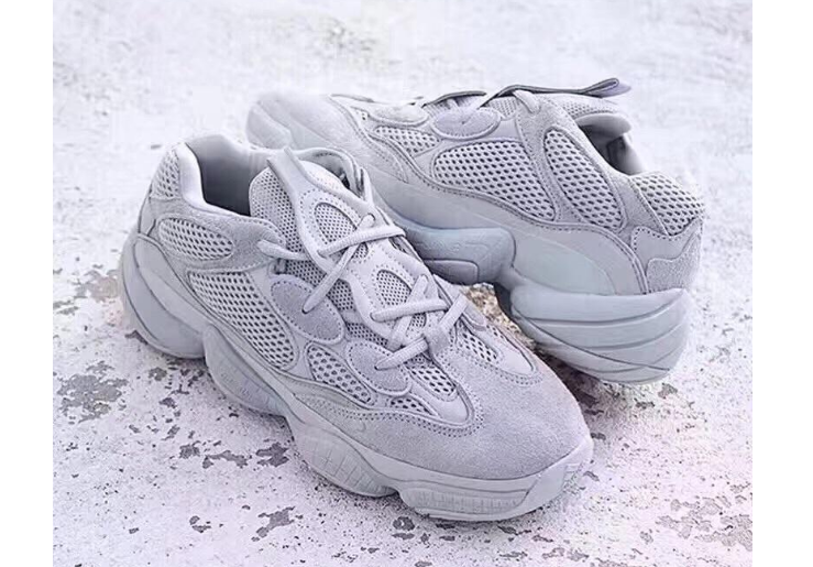 Yeezy500海盐是正常码吗？yeezy 500偏码吗？