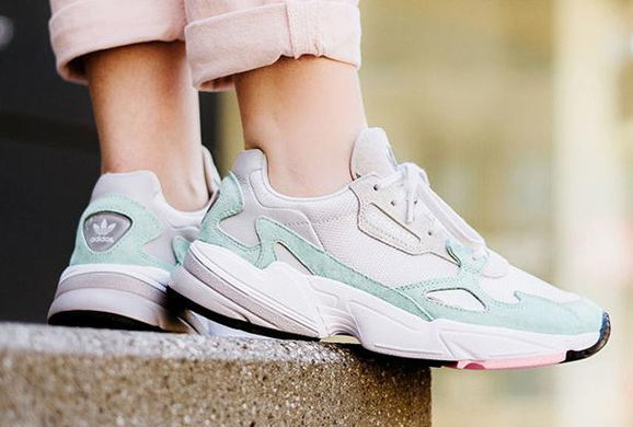 阿迪达斯跑鞋女款推荐?阿迪达斯跑鞋哪款性价比高? 阿迪达斯跑鞋女款推荐?阿迪达斯跑鞋哪款性价比高?