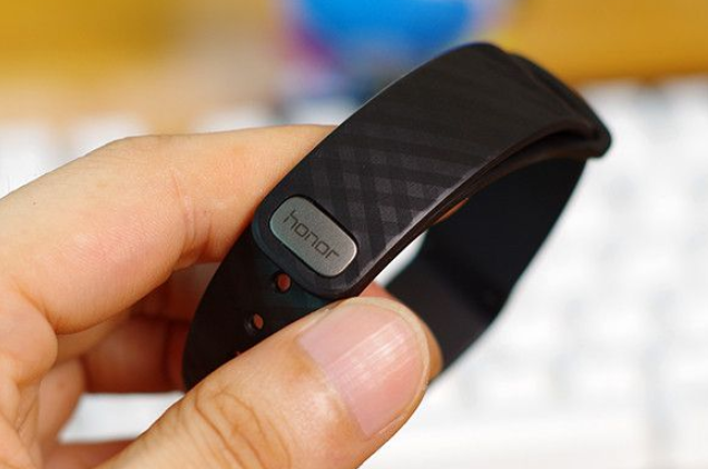 荣耀畅玩智能手环怎么用?谁能介绍一下? 荣耀畅玩智能手环怎么用?谁能介绍一下?