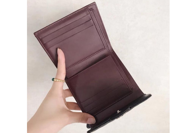 香奈儿短款三折钱包好吗？是真牛皮的吗？