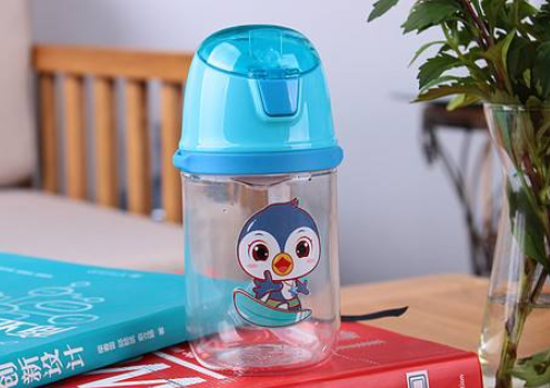 云饮智能儿童水杯安全吗？是什么材质？