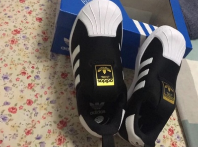 新入手的阿迪达斯童鞋 墙裂推荐给各位宝妈 新入手的阿迪达斯童鞋 墙裂推荐给各位宝妈