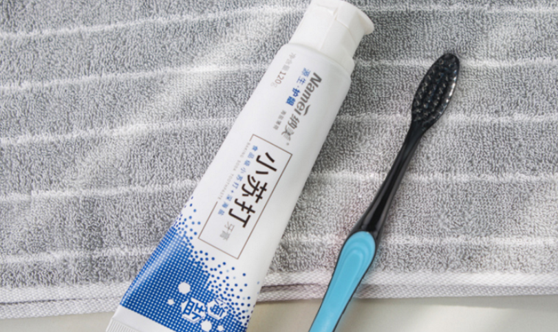 男朋友牙齿太黄,纳美小苏打牙膏帮你变白 男朋友牙齿太黄,纳美小苏打牙膏帮你变白