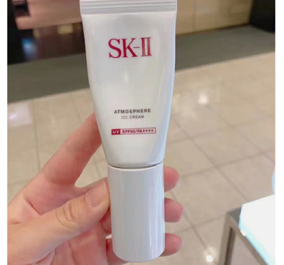 你还在用粉底液吗?来试试CC霜 你还在用粉底液吗?来试试CC霜