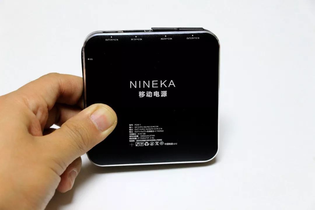 轻薄小巧大容量 移动充电神器 南卡NINEKA无线充电宝评测