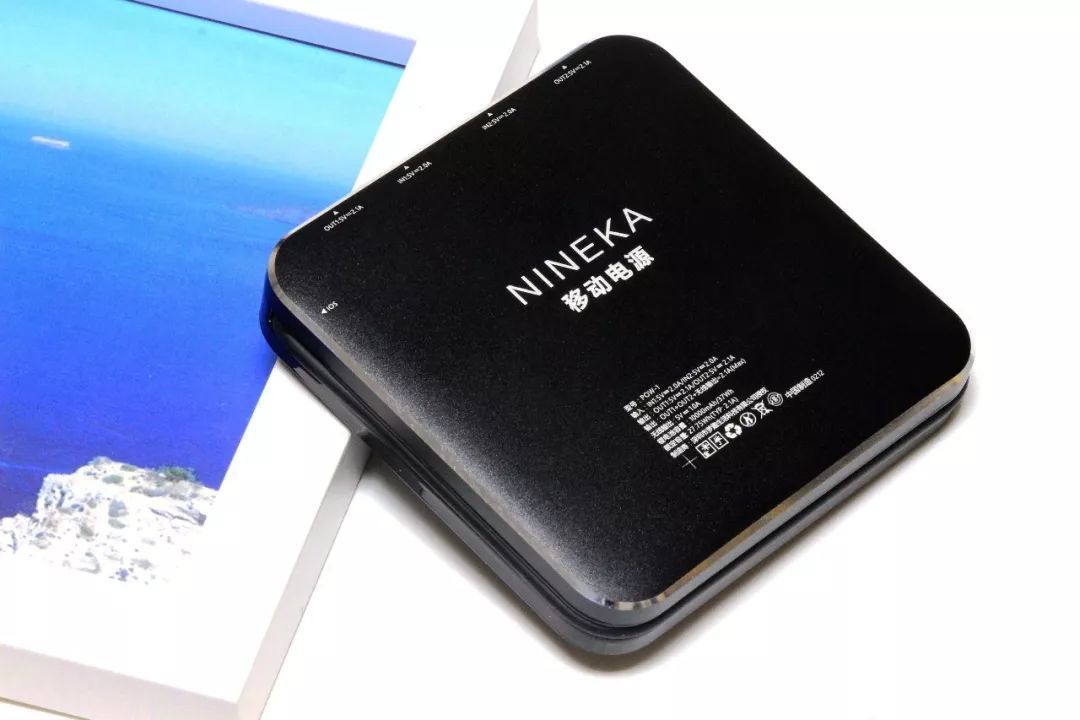 轻薄小巧大容量 移动充电神器 南卡NINEKA无线充电宝评测